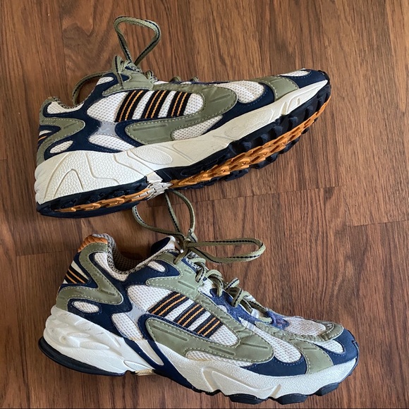 Adidas size 6 sneakers - Picture 4 of 8